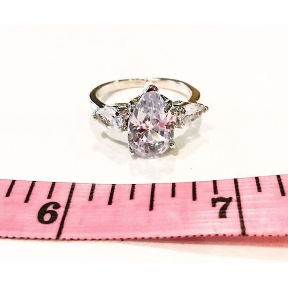 Beautiful Pear Stone Ring - Picture 2 of 3